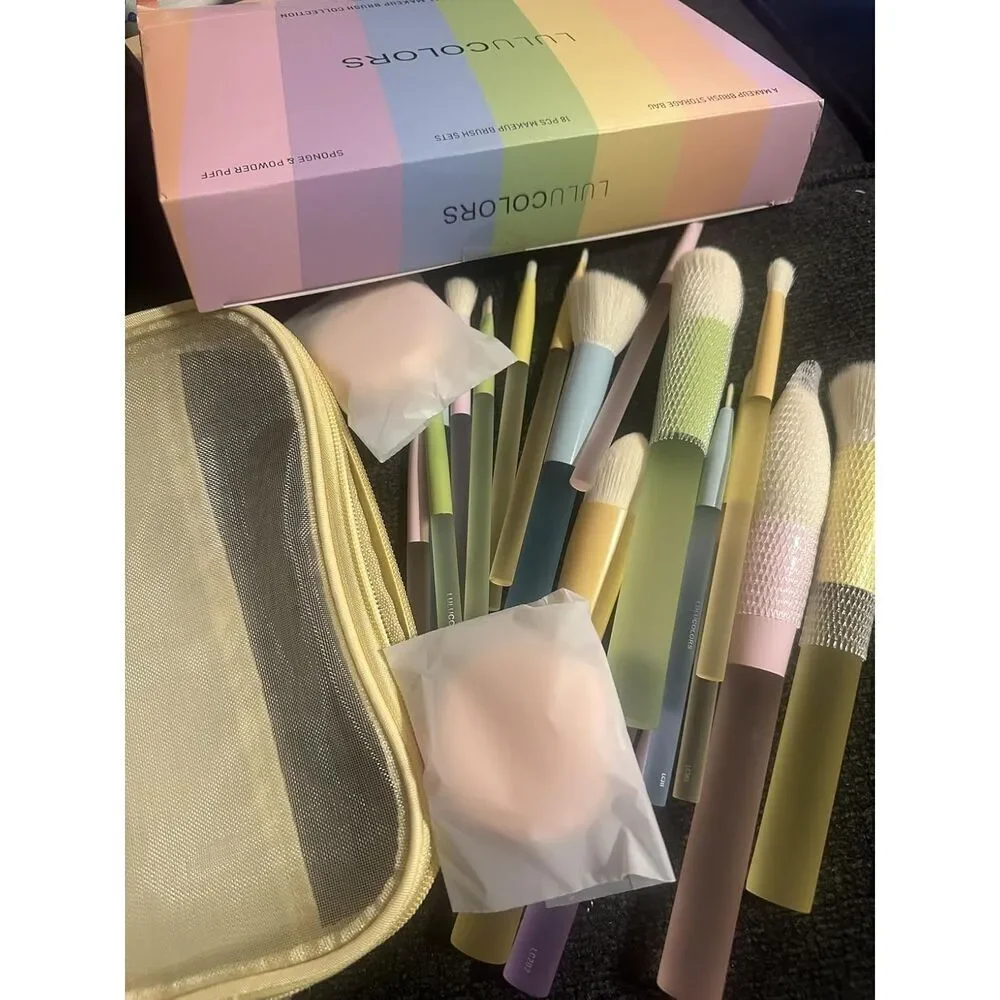18-Pieces Multi-Color Travel-Friendly Brushes & Sponges With Storage Bag